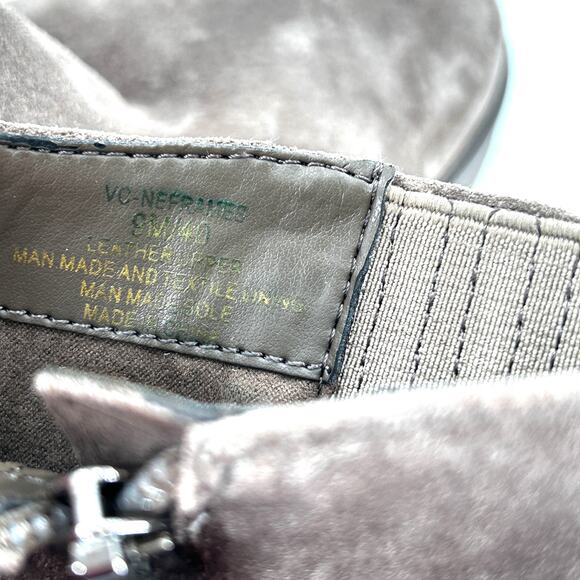 Vince Camuto Neframes Boots 9 Gray Suede NWOT Lug Combat Moto Chelsea Booties - Picture 6 of 7